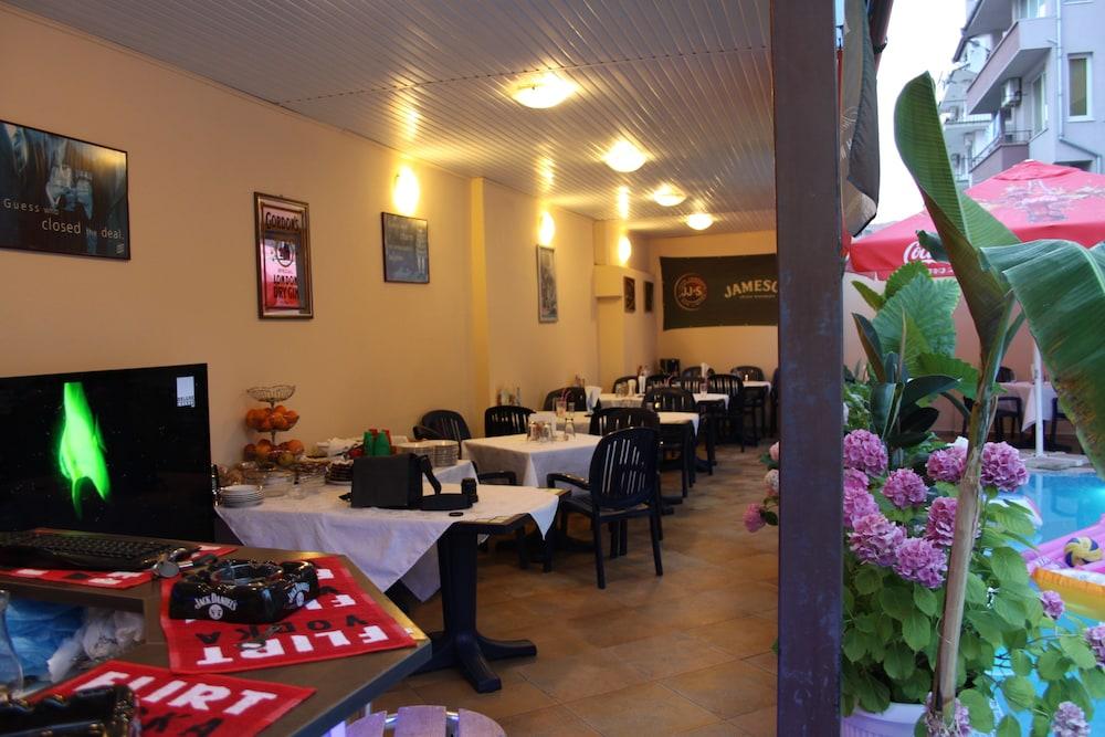 Italia Hotel Nesebar Bagian luar foto
